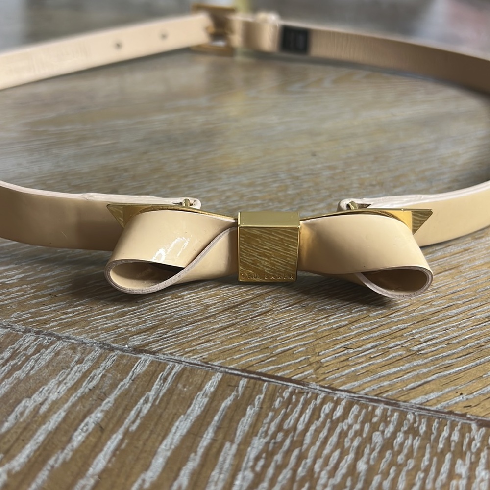 TED BAKER Beige Patent Leather Bow Belt 4/5